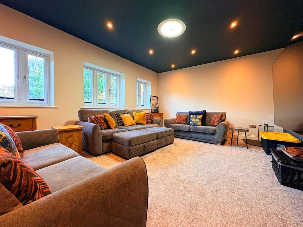 Property photo 2 of 32 Picture No. 36