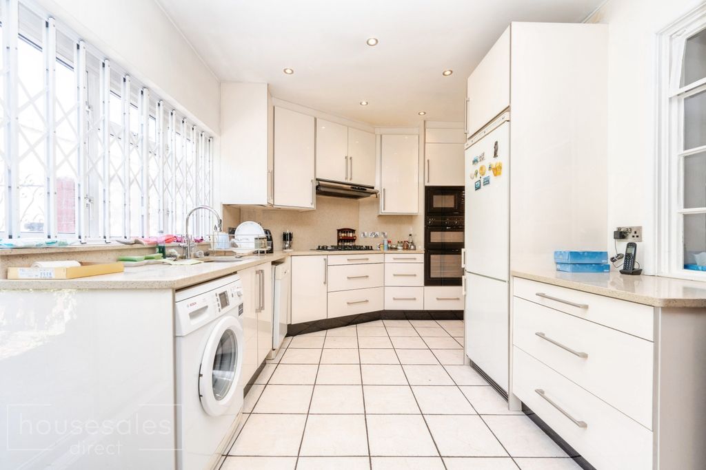 Property photo 2 of 15