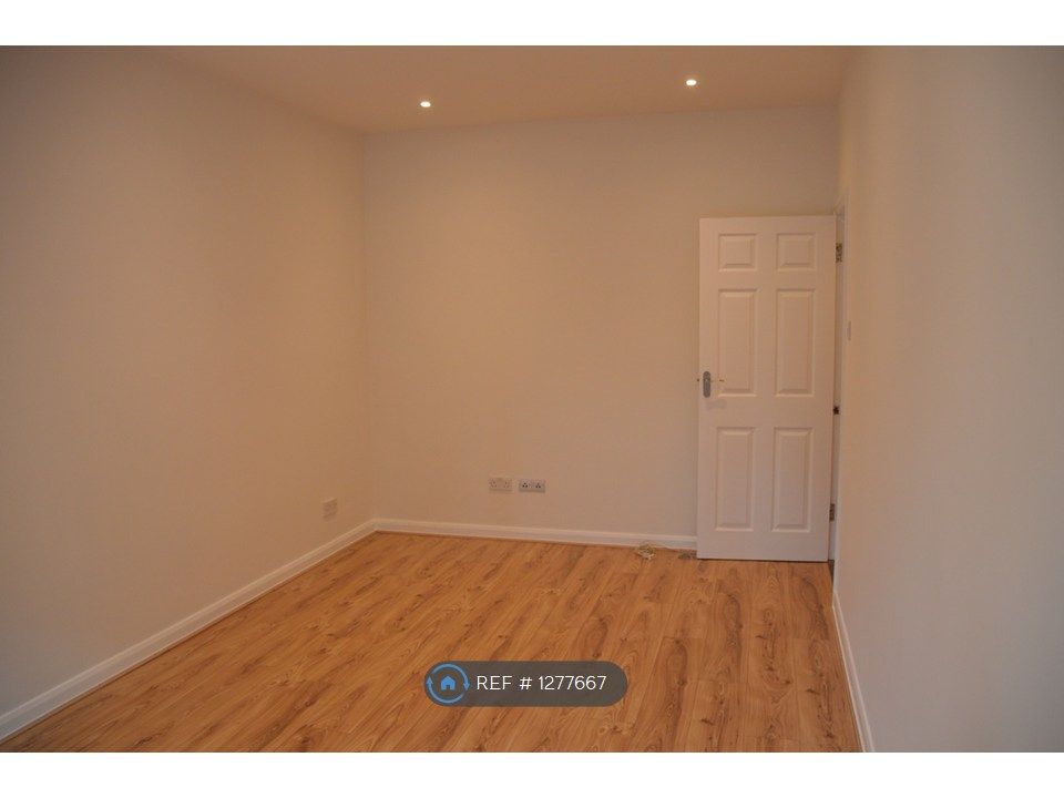Property photo 2 of 12 Lounge (Inwards)