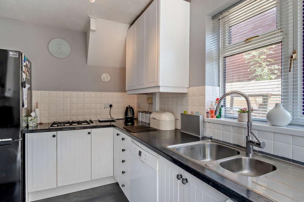 Property photo 3 of 14 Kitchen