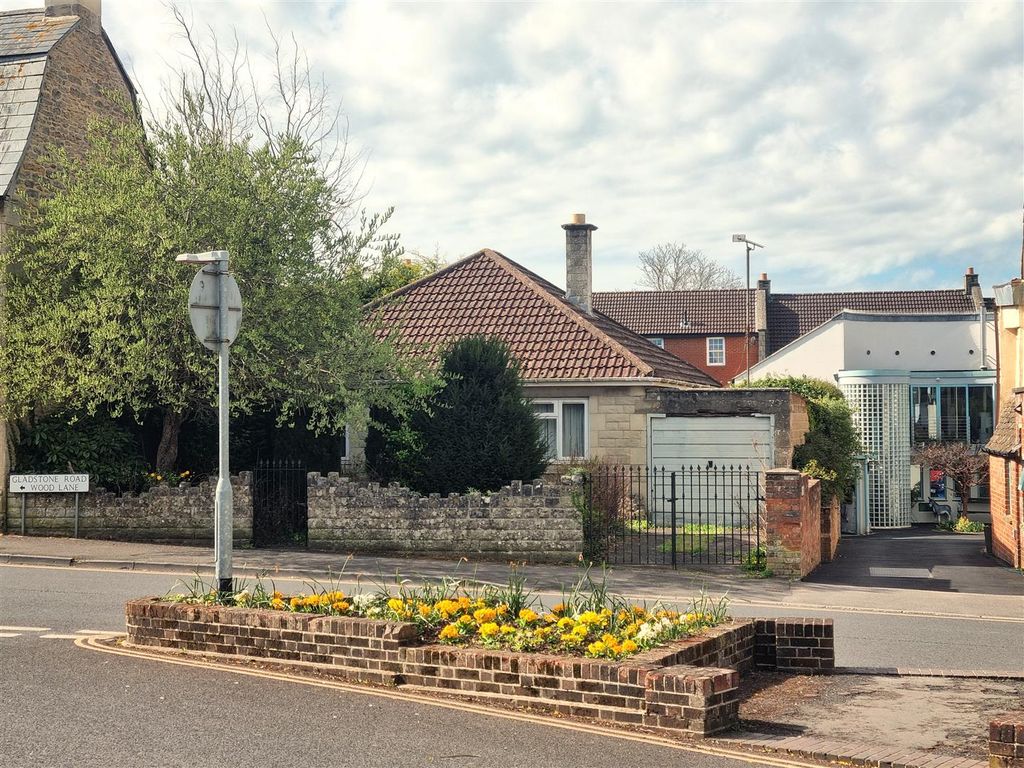Property photo 1 of 9 36 Gladstone - Front1.Jpg
