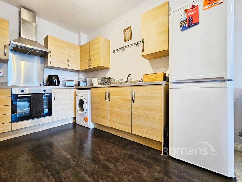 Property photo 3 of 11 Kitchen