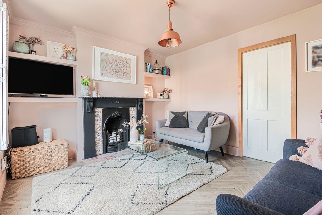 Property photo 3 of 19 Sitting Room