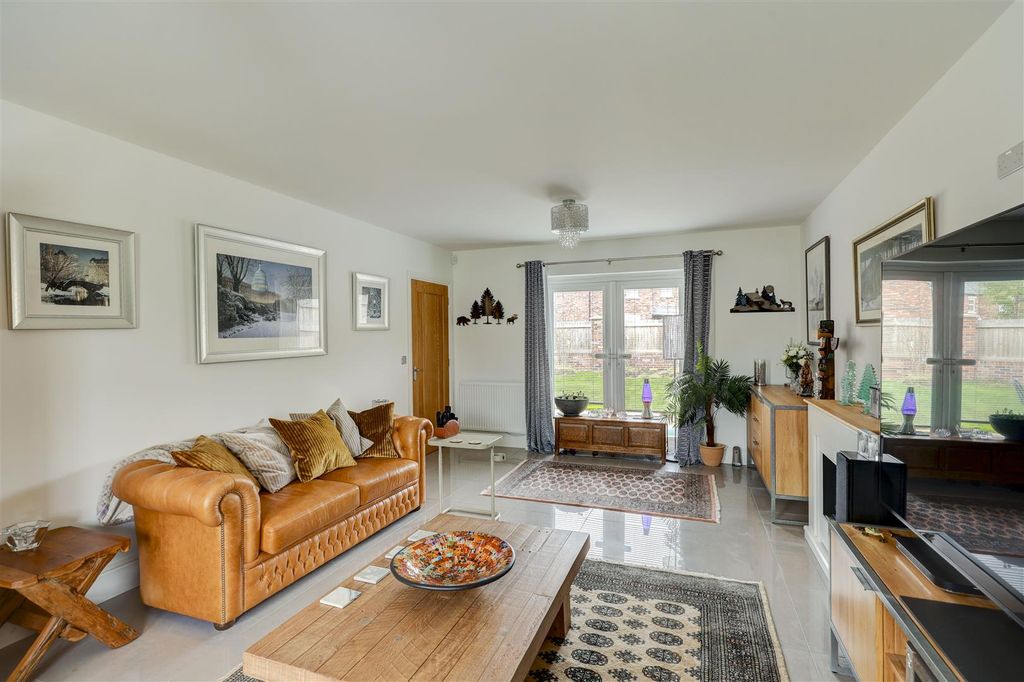 Property photo 3 of 24 52 Carleton Meadows