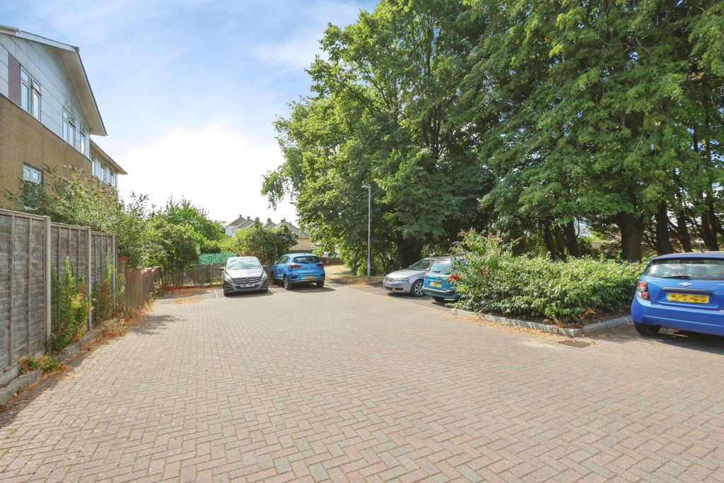 Property photo 3 of 16 Off-Road Parking