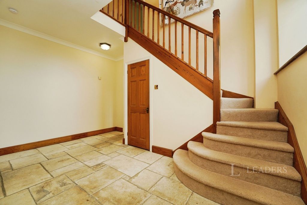 Property photo 3 of 35 Pbox-Img.Jpg