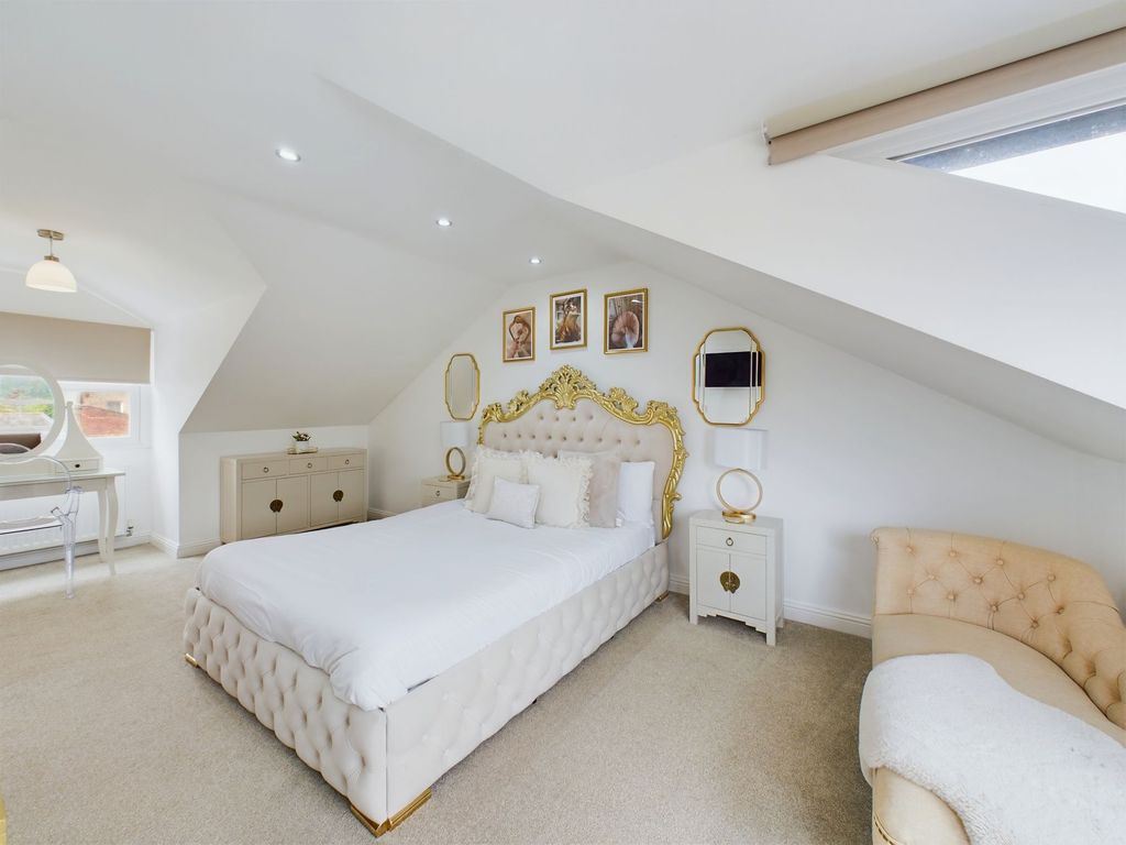 Property photo 1 of 43
