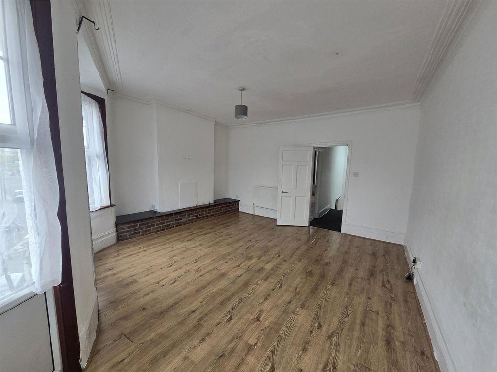 Property photo 2 of 12 Picture No. 02