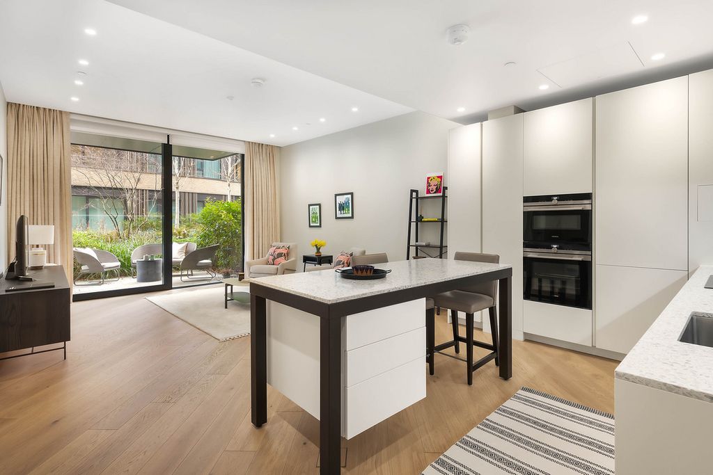 Property photo 2 of 12