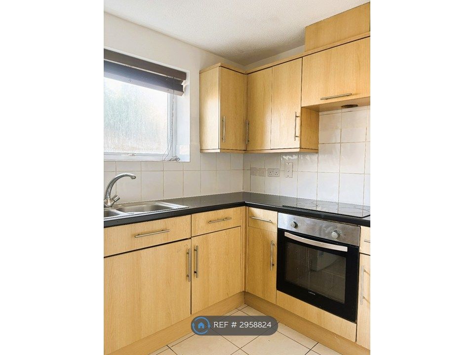 Property photo 2 of 6 Kitchen