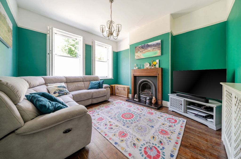 Property photo 2 of 28 1336706-25-689F59...