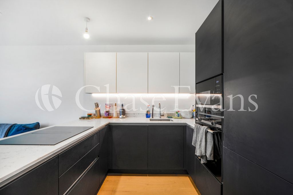 Property photo 3 of 19 Kitchen