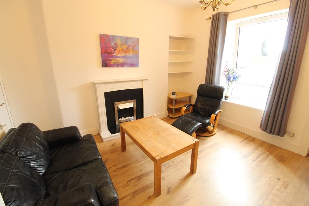 Property photo 3 of 6 Living Room