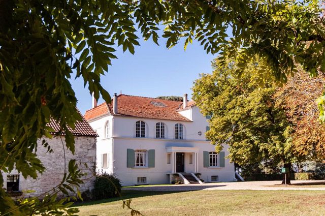 Property photo 2 of 31