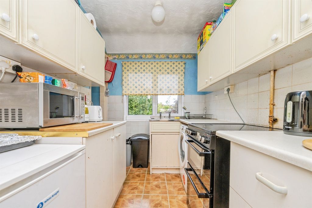 Property photo 3 of 12