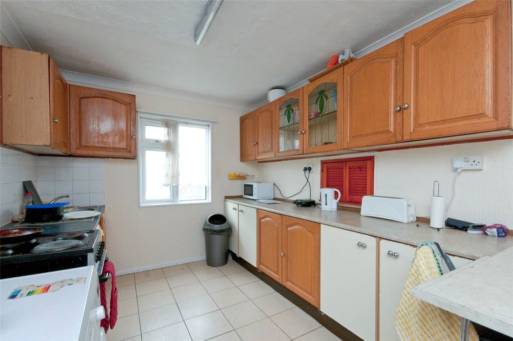 Property photo 3 of 14 Kitchen
