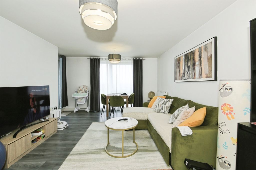 Property photo 3 of 19