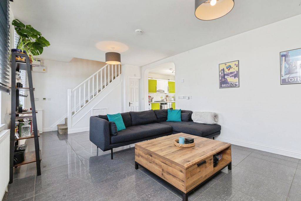 Property photo 1 of 18 Open Plan Living 2