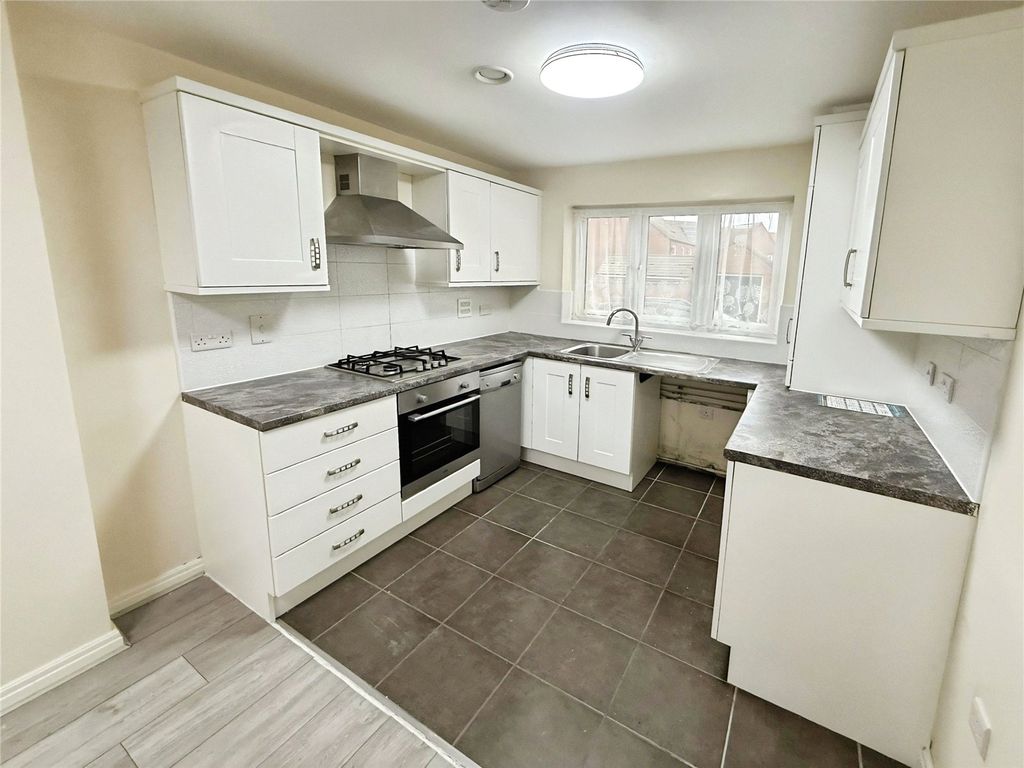 Property photo 3 of 12 Kitchen