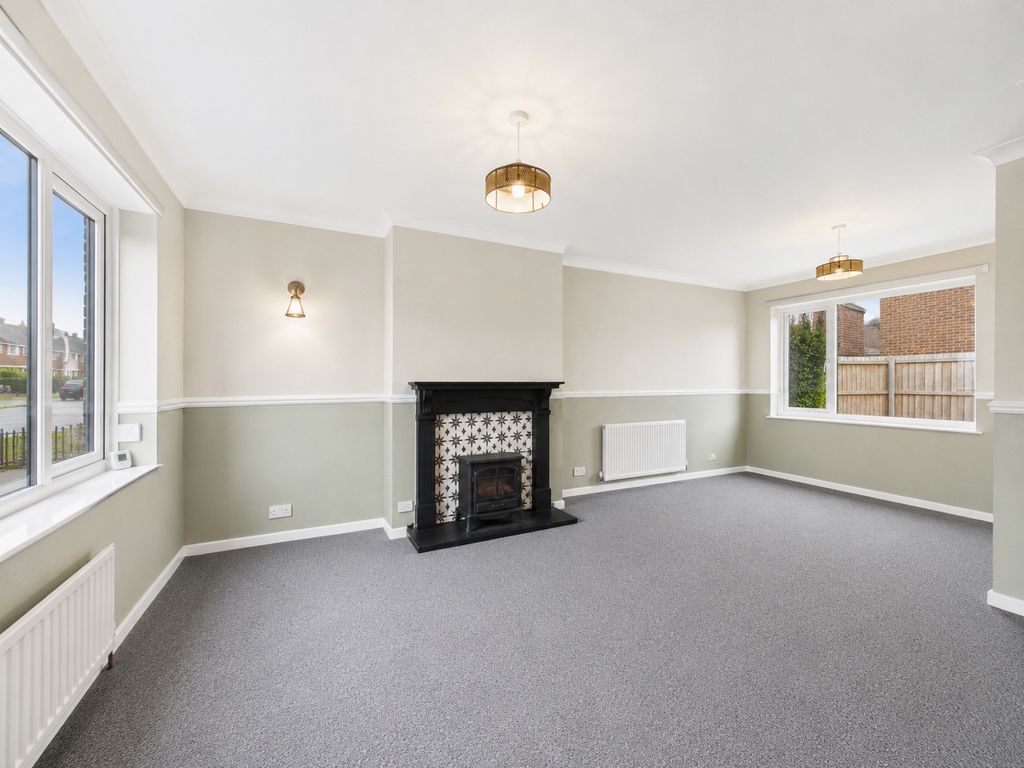 Property photo 2 of 14 Sitting/Dining Room