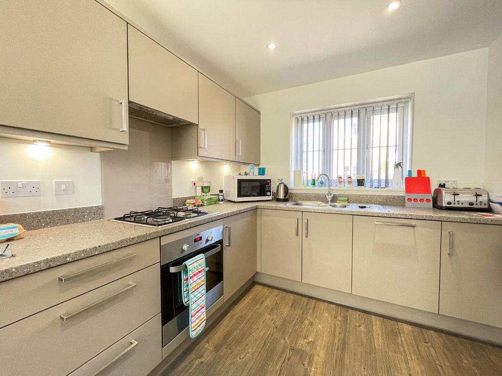 Property photo 2 of 11 4224571