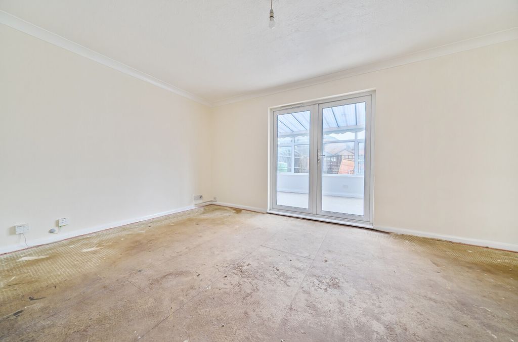 Property photo 2 of 19 1395754-8-697223F...