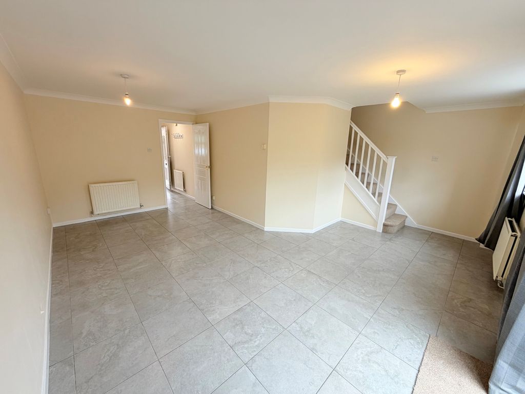 Property photo 2 of 8 Image