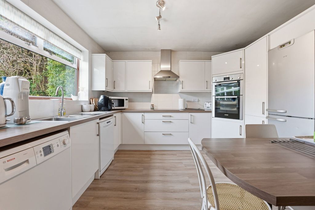 Property photo 2 of 40