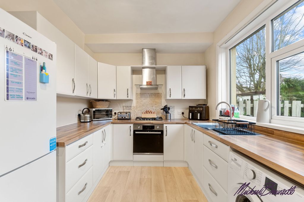 Property photo 3 of 24