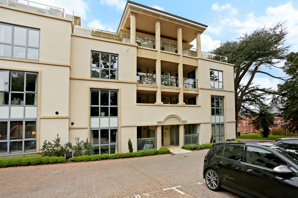 Property photo 1 of 12