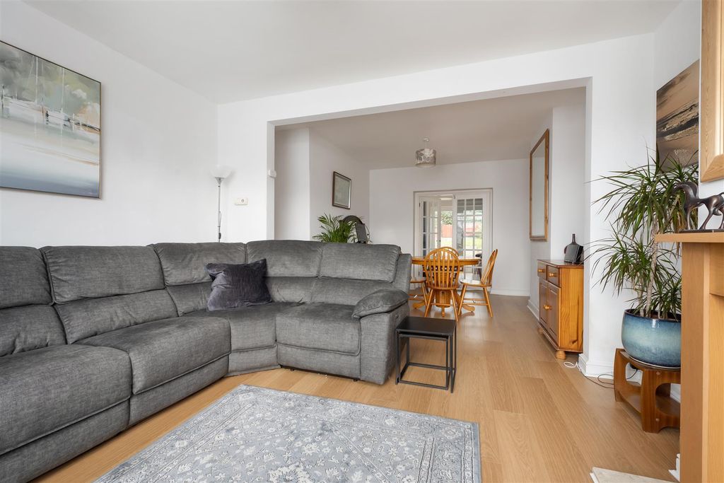 Property photo 3 of 19 Downs Avenue, Whitstable