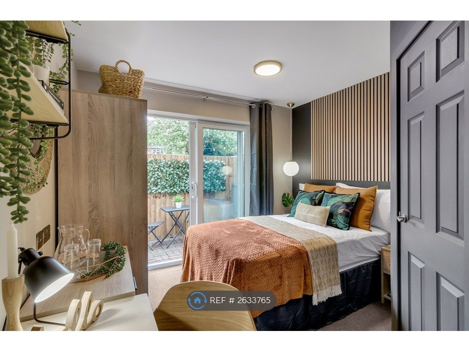 Property photo 1 of 11 Room 3