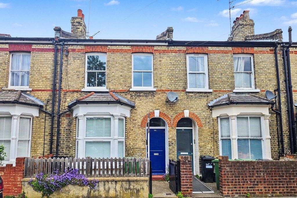 Property photo 1 of 11 66B Gayford Road, London W12 9Bw