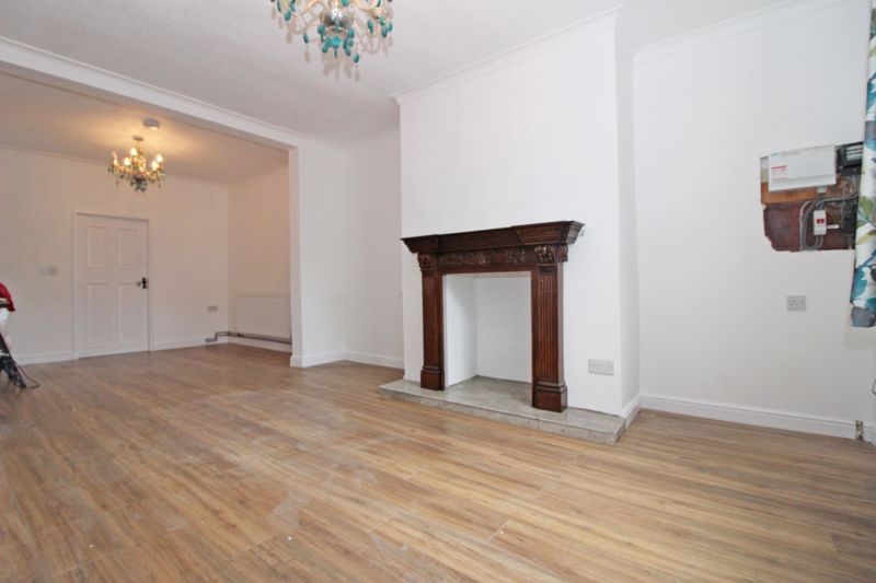 Property photo 3 of 9 Photo 6