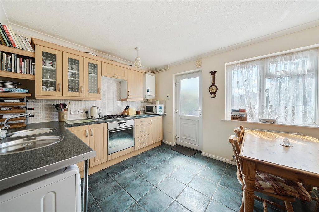 Property photo 2 of 14 Kitchen