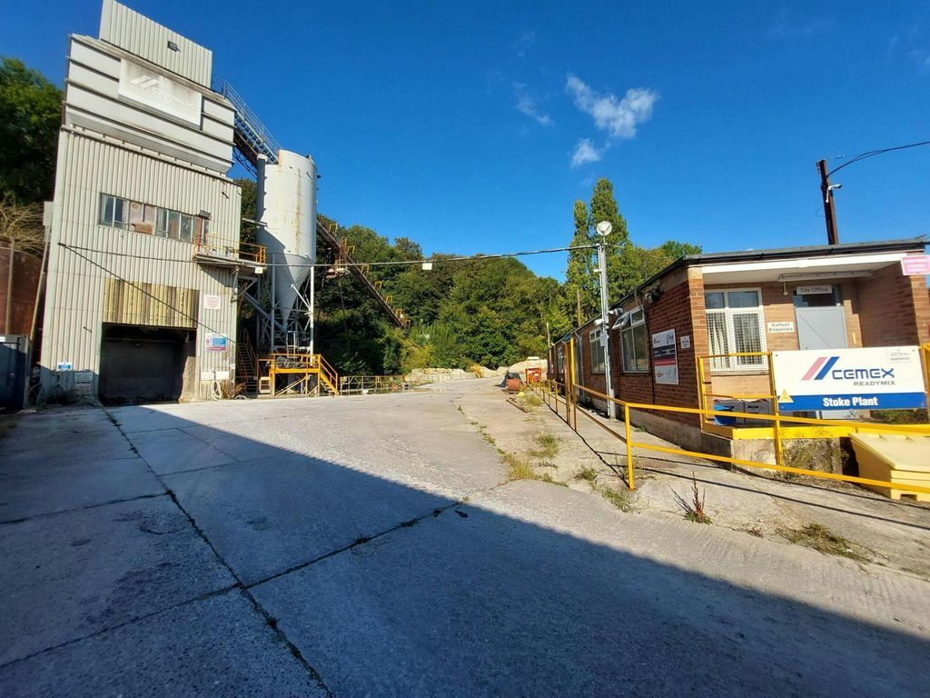 Property photo 1 of 7 Cemex Brick Kiln Lane Stoke 6.Jpg