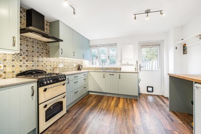 Property photo 1 of 10 Kitchen