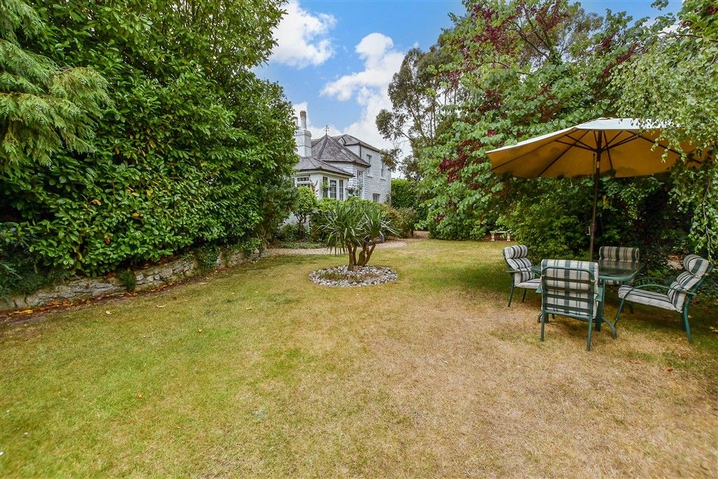 Property photo 1 of 27 Front Garden