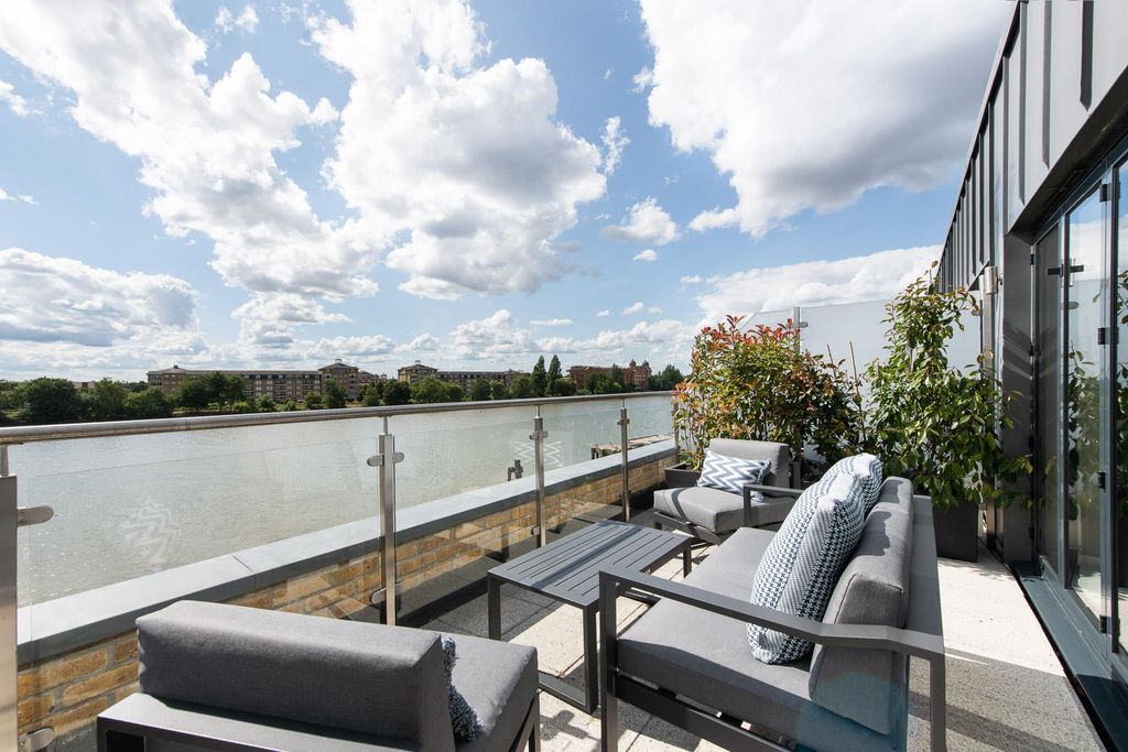 Property photo 2 of 14 2