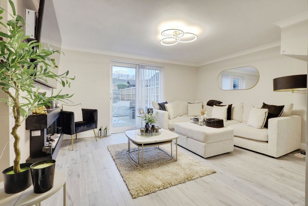 Property photo 3 of 18