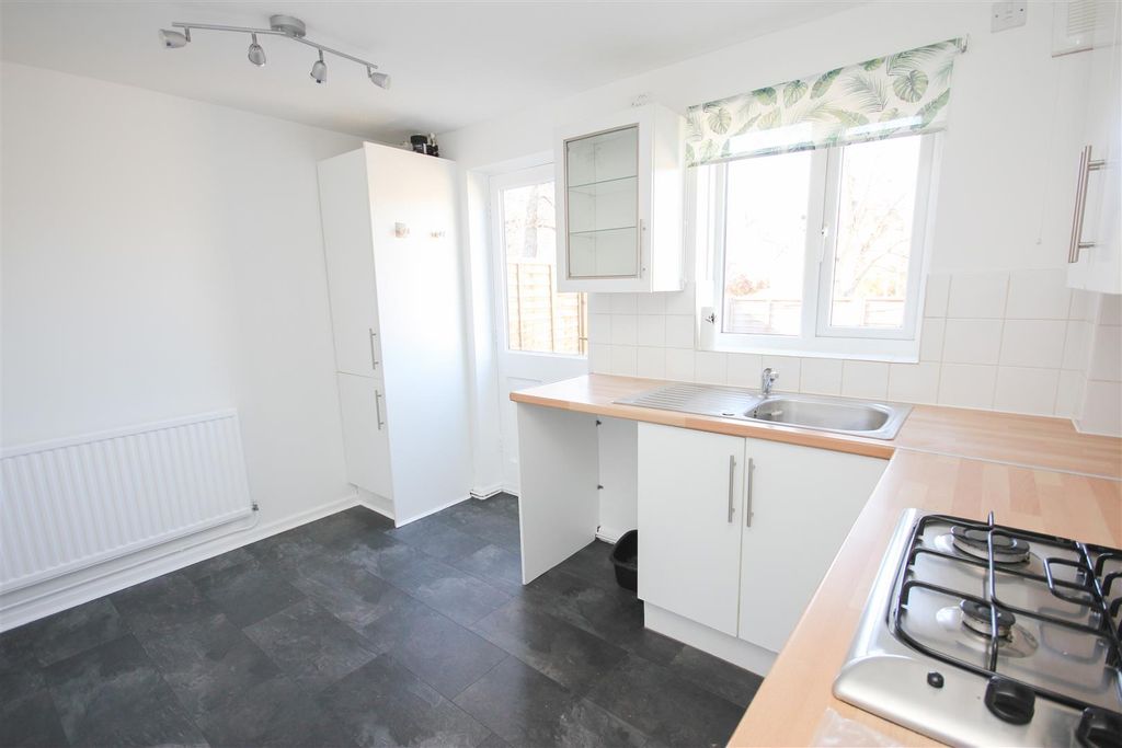 Property photo 2 of 8 Kitchen.Jpg