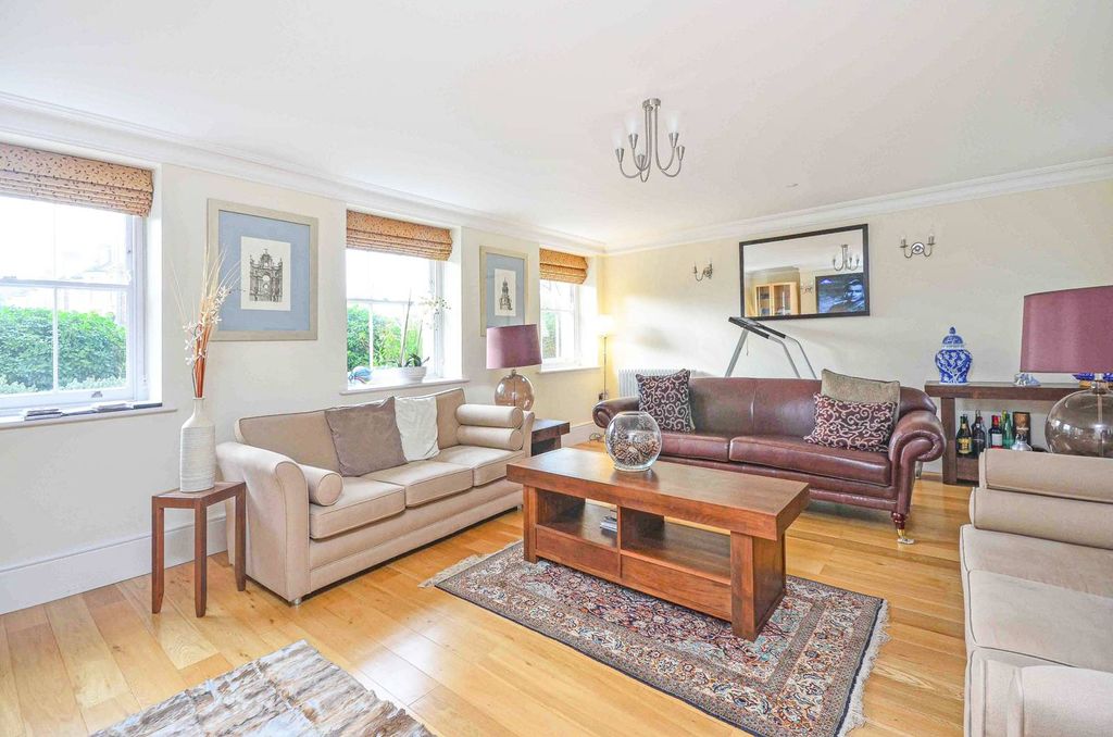 Property photo 2 of 10