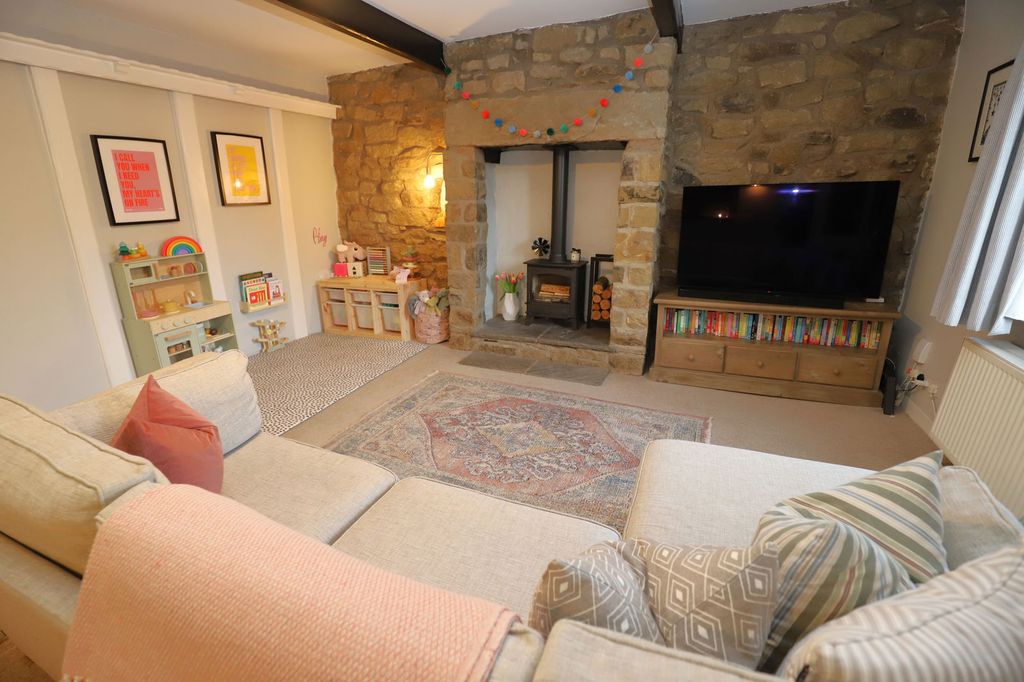 Property photo 2 of 27