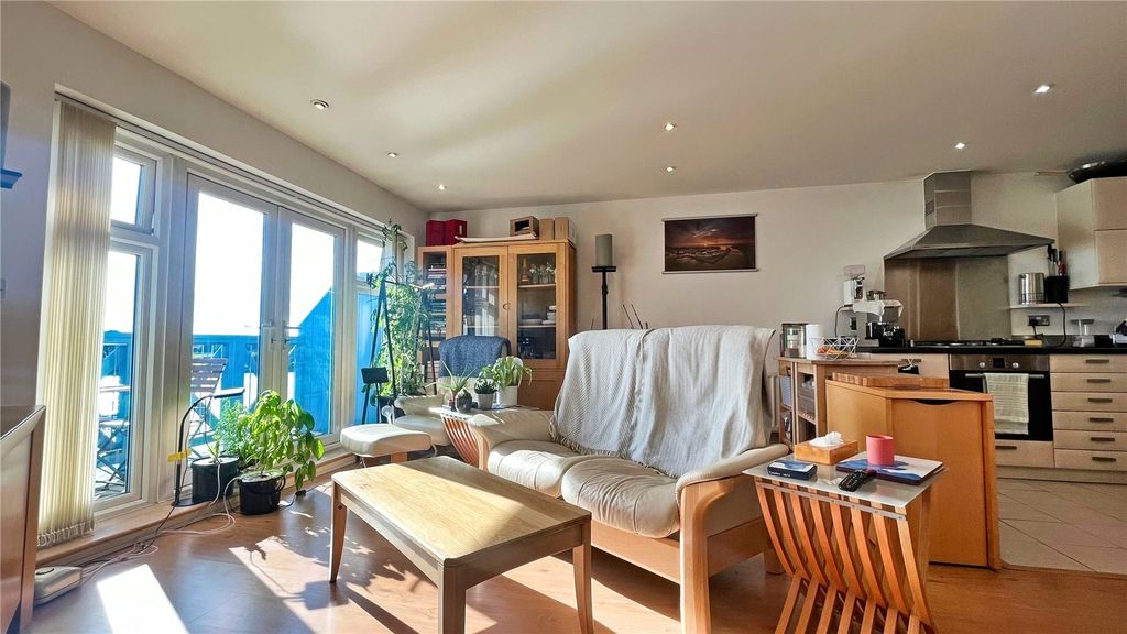 Property photo 2 of 12 Picture No. 11