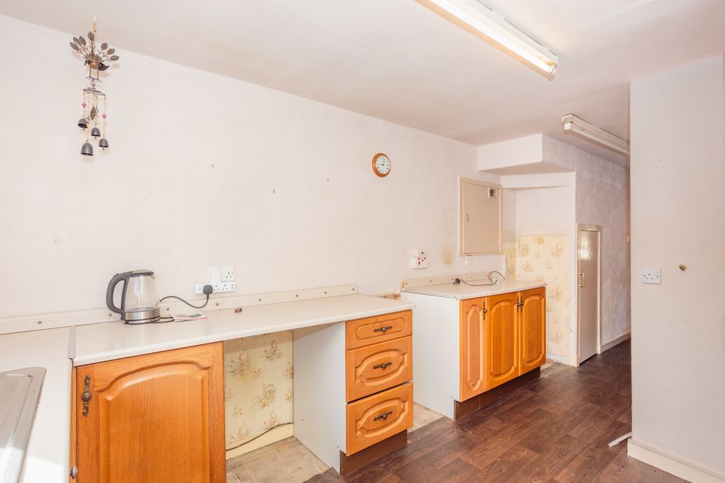 Property photo 3 of 27 Kitchen