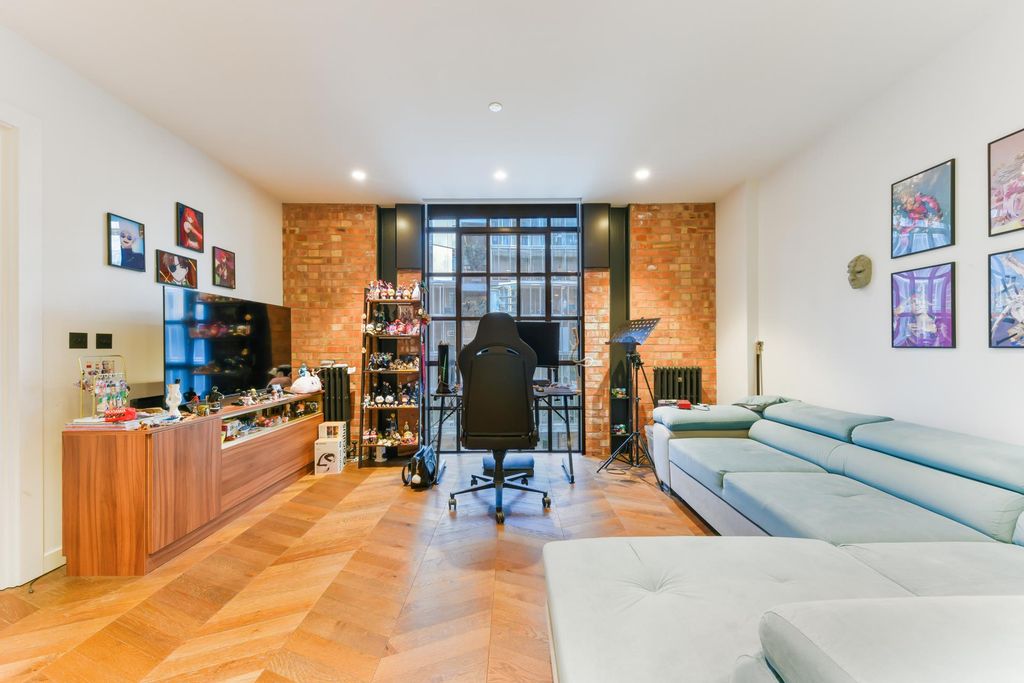 Property photo 3 of 11