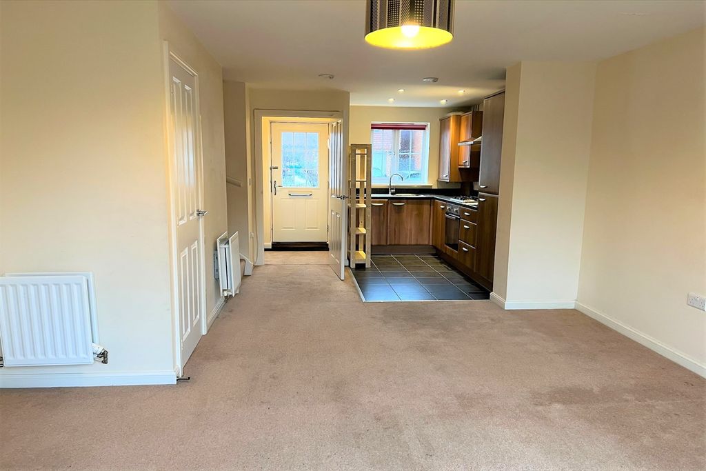 Property photo 3 of 8 Kitchen