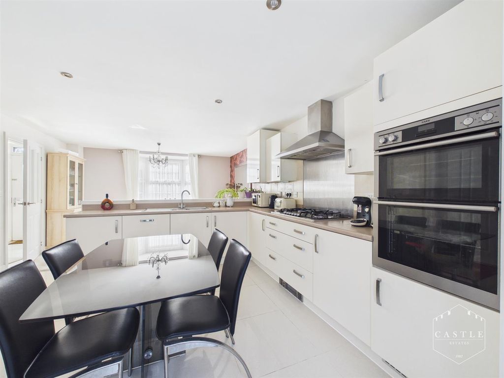 Property photo 3 of 29 Dining Kitchen