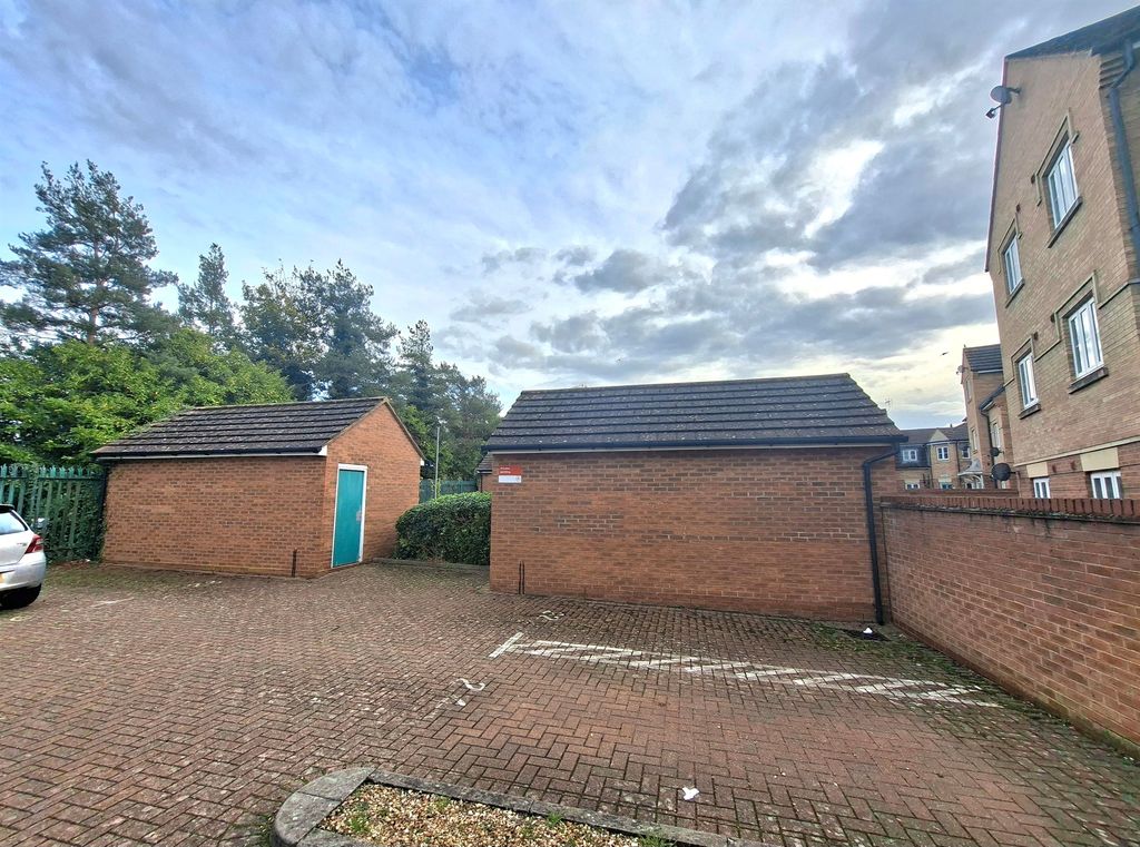 Property photo 2 of 20