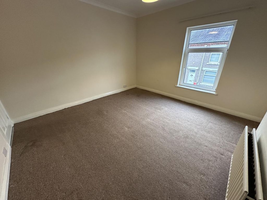 Property photo 3 of 6 Bedroom